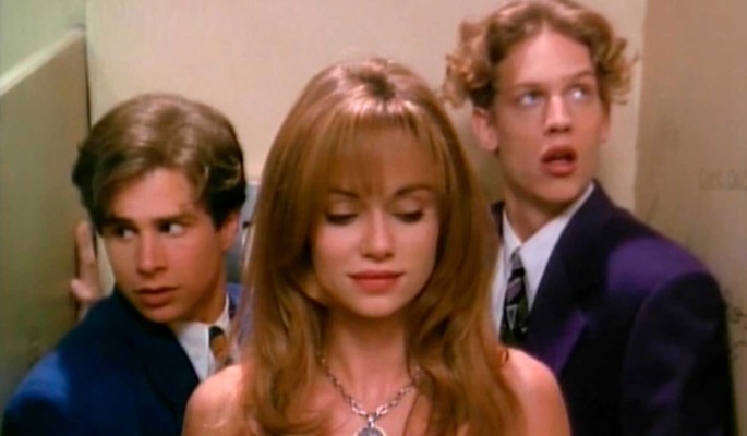 Вспомнить все: показываем, как сейчас выглядит Лиза из сериала «Чудеса науки»