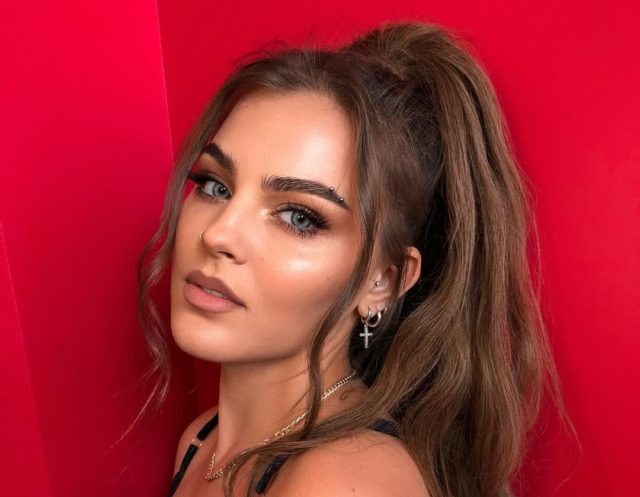 Вспомнить все: Софья Таюрская показала, как выглядела в детстве