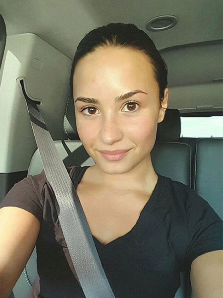 Зачем им макияж? Звезды, которые потрясающе выглядят с «голым» лицом