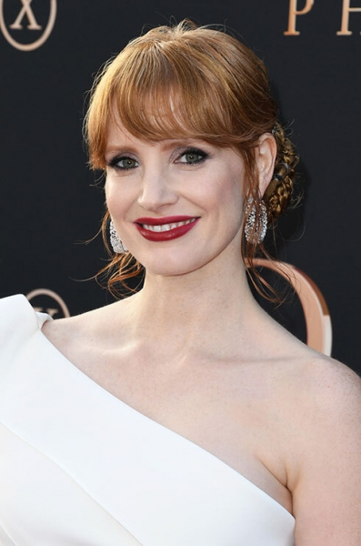 Загар? Не слышали. Звезды, сделавшие бледную кожу визитной карточкой