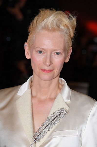 Загар? Не слышали. Звезды, сделавшие бледную кожу визитной карточкой