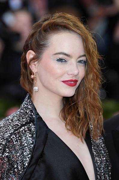 Загар? Не слышали. Звезды, сделавшие бледную кожу визитной карточкой