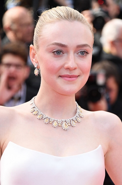 Загар? Не слышали. Звезды, сделавшие бледную кожу визитной карточкой