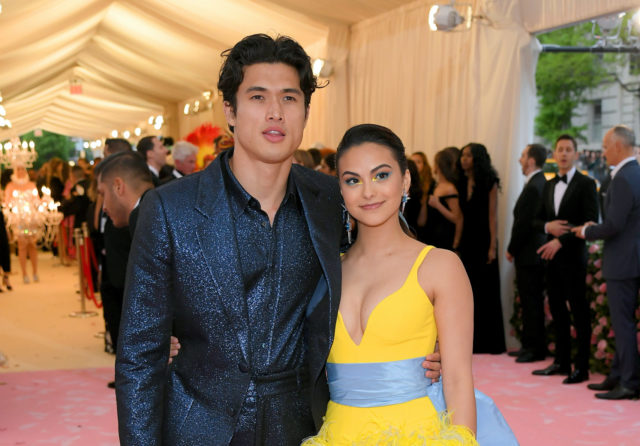 Звезды &laquo;Ривердейла&raquo; Камила Мендес и Чарльз Мелтон возобновили роман 