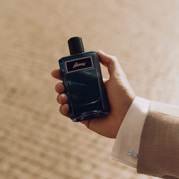 Аромат властности и харизмы: Brioni выпустил новый парфюм для мужчин