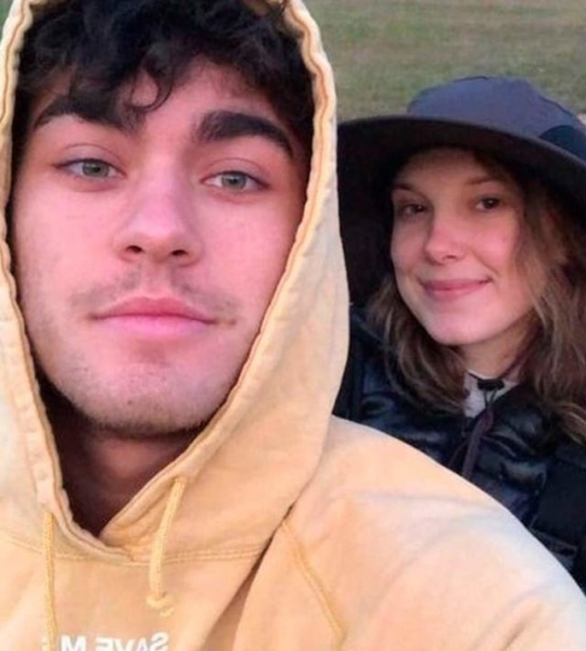 «Ей было 16»: Милли Бобби Браун подает в суд на звезду TikTok из-за слухов об их отношениях