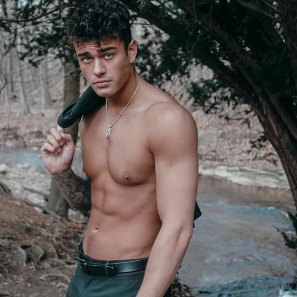 «Ей было 16»: Милли Бобби Браун подает в суд на звезду TikTok из-за слухов об их отношениях