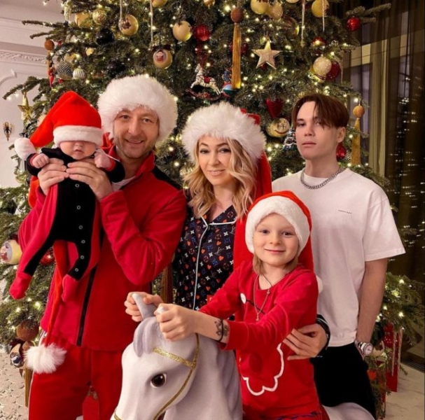 «Я испытала то, что испытывают мужчины на родах»: Яна Рудковская впервые рассказала о суррогатном материнстве