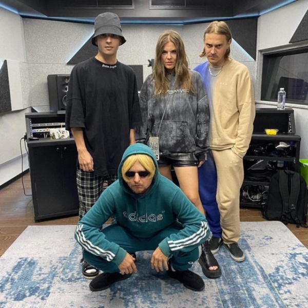 Как две капли воды: Кэти Перри перепутала Софью Таюрскую с Ферги из The Black Eyed Peas