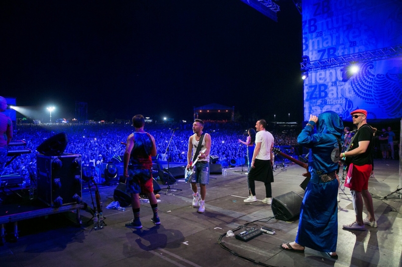 На Сергея Шнурова подают в суд: бывшая солистка «Ленинграда» требует 20 миллионов рублей