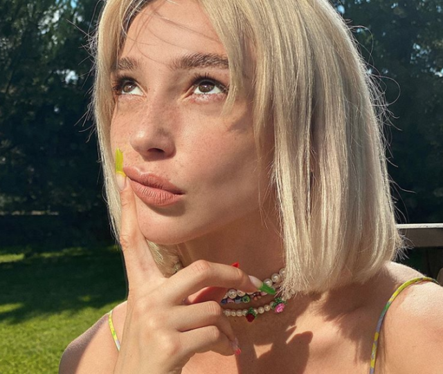 Настя Ивлеева показала, как выглядела в детстве: собрали другие архивные фото