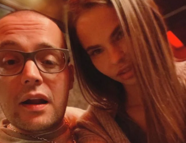 Не скучает: Гуф проводит время в сауне с подругой