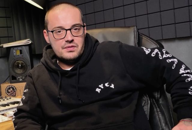 Не скучает: Гуф проводит время в сауне с подругой