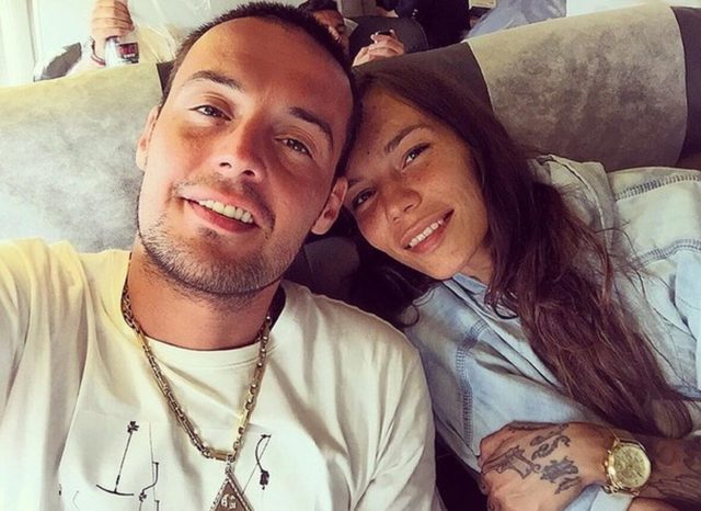 Не скучает: Гуф проводит время в сауне с подругой