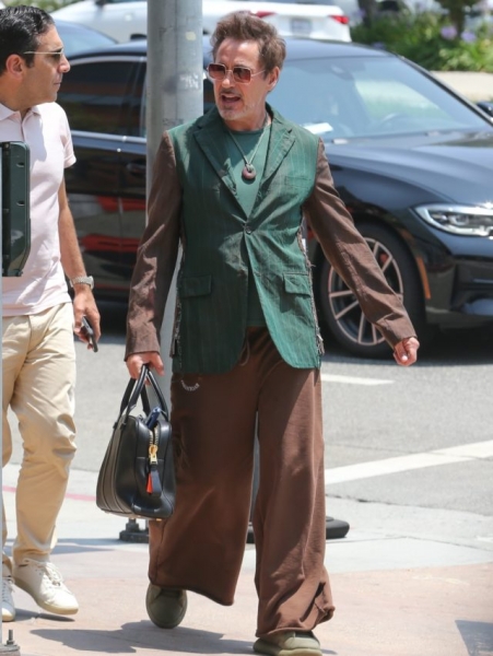 OMG: игривый Принц Чарльз, худеющая Камила Кабелло и ракета в форме мужского достоинства