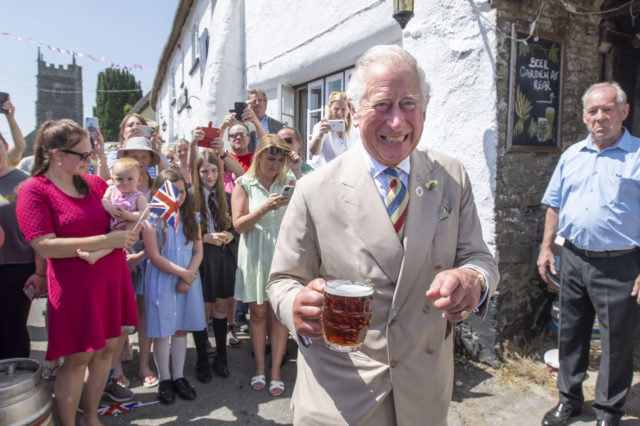 OMG: игривый Принц Чарльз, худеющая Камила Кабелло и ракета в форме мужского достоинства