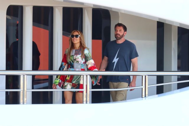 «Он вложил туда много смысла»: что Бен Аффлек подарил на день рождения Джей Ло?