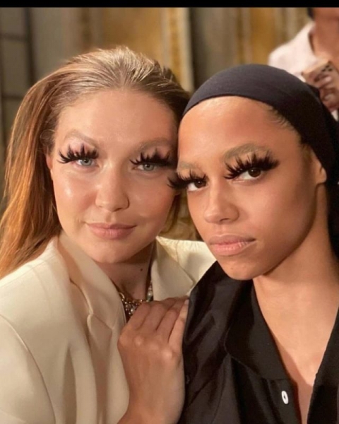 Плюс размер, минус проблемы: Селена Гомес и другие звёзды, которые не стесняются своих новых форм