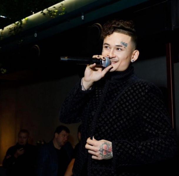 Рейтинг Forbes: Нурмагомедов, Моргенштерн и Бузова. Кто еще вошел в список самых высокооплачиваемых звезд в России?