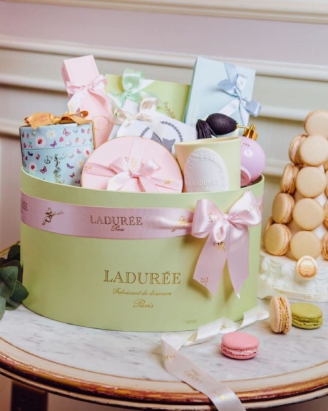 Ресторан Laduree: сегодня гостей ждут подарки
