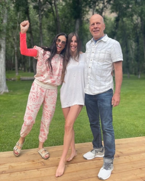 Семья в сборе: Деми Мур и Брюс Уиллис поздравили дочь с 30-летием