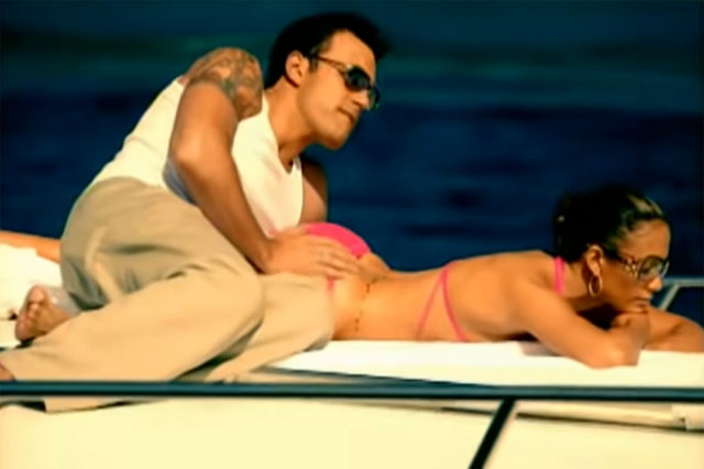 Спустя 20 лет: Бен Аффлек и Дженнифер Лопес повторили горячую сцену из клипа