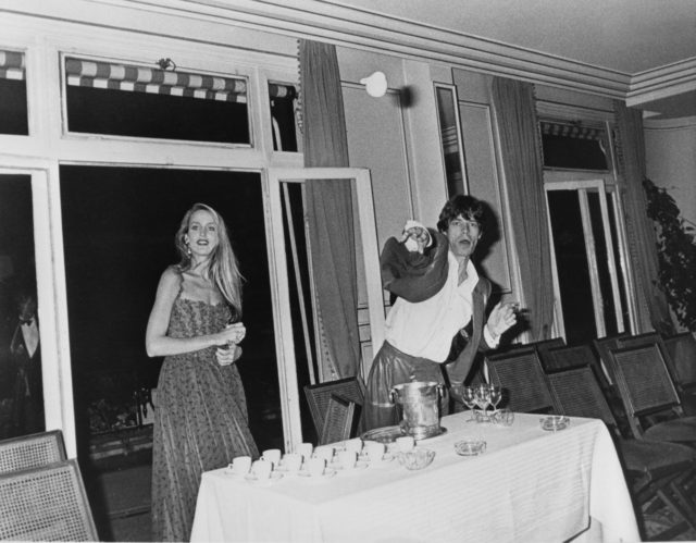 Сын Мика Джаггера и Джерри Холл женился на светской львице