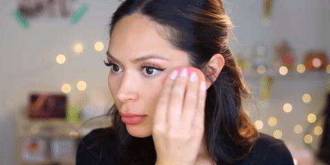 Тушь, помада, подводка: разбираемся, какой косметикой не стоит делиться с подругой