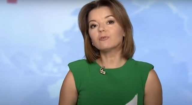 Видео дня: у ведущей новостей в прямом эфире выпал зуб