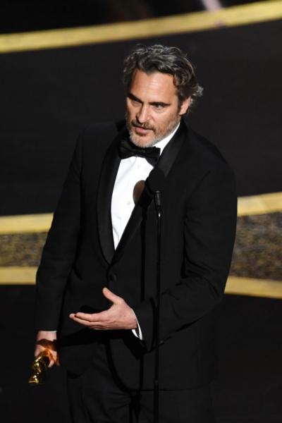 Вот это да: Хоакин Феникс набрал вес и изменился до неузнаваемости для новой роли 