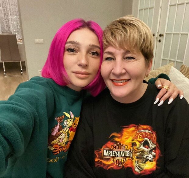 Звезда Instagram: показываем, как выглядит мама Насти Ивлеевой 