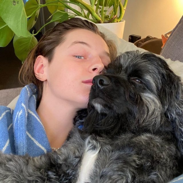 «Было страшно»: звезда «Короны» Эмма Коррин прокомментировала смену своей гендерной идентичности