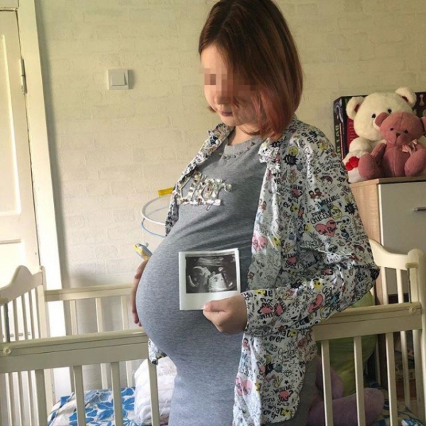 «Это адская боль»: 13-летняя школьница родила девочку