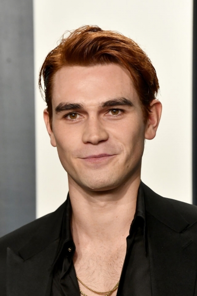 Французская модель с откровенными фото в Instagram: рассказываем, с кем встречается звезда &laquo;Ривердейла&raquo; Кей Джей Апа 