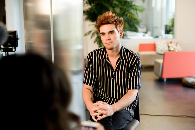 Французская модель с откровенными фото в Instagram: рассказываем, с кем встречается звезда &laquo;Ривердейла&raquo; Кей Джей Апа 