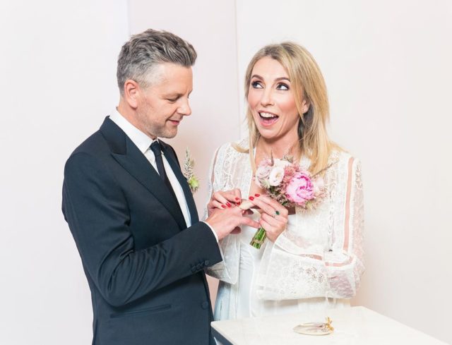 И в горе, и в радости: звезды, которые сыграли свадьбу в 2020 году