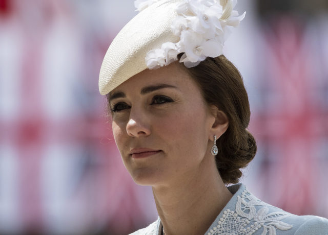 Королевский аромат: какими духами пользуется Елизавета II?