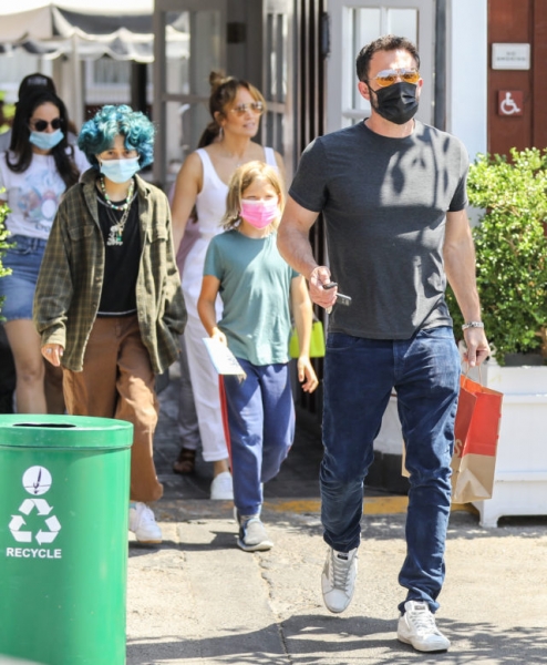 Мачеха года: что Джей Ло подарила дочерям Бена Аффлека? 