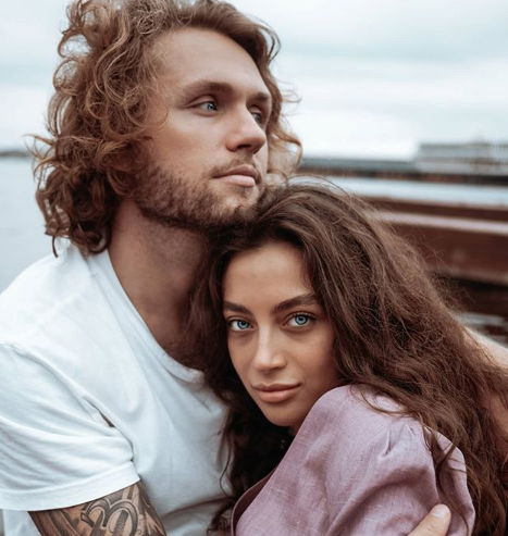 «Мне пришлось принять выжидающую позицию»: Влад Соколовский о возвращении к бывшей и общении с Ритой Дакотой