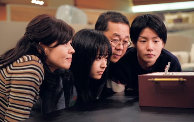 Мороженое с майонезом и сон на рабочем месте: топ странных японских привычек 