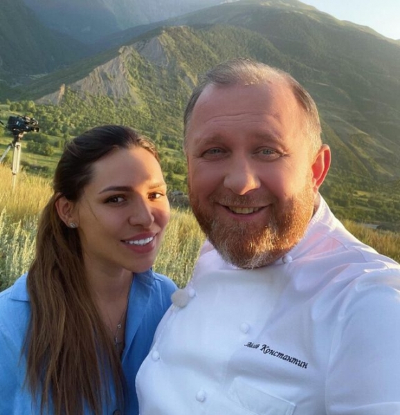 «Мужчины все чувствуют»: молодая жена шефа Ивлева показала полностью обнаженное фото