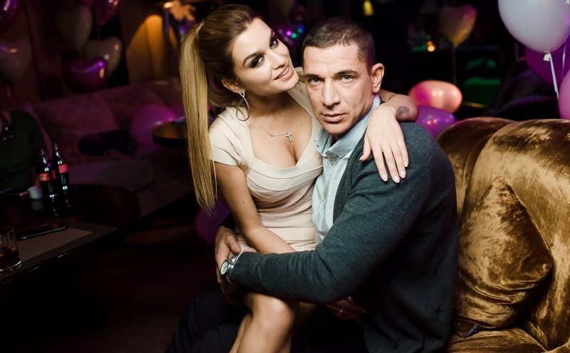 На фоне развода с Бородиной: Курбан Омаров провел время с бывшей женой, которая как две капли воды похожа на телеведущую