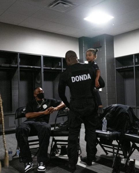 Неожиданно: что Канье Уэст сделает для фанатов на презентации своего альбома 