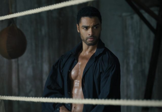 «Они знают больше, чем остальные»: Фиби Дайневор раскрыла реакцию семьи на откровенные сцены «Бриджертонов»