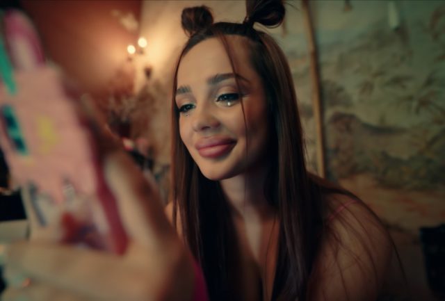 «Отбираю Егора Крида у Вали»: двойник Карнавал рассказала о травле