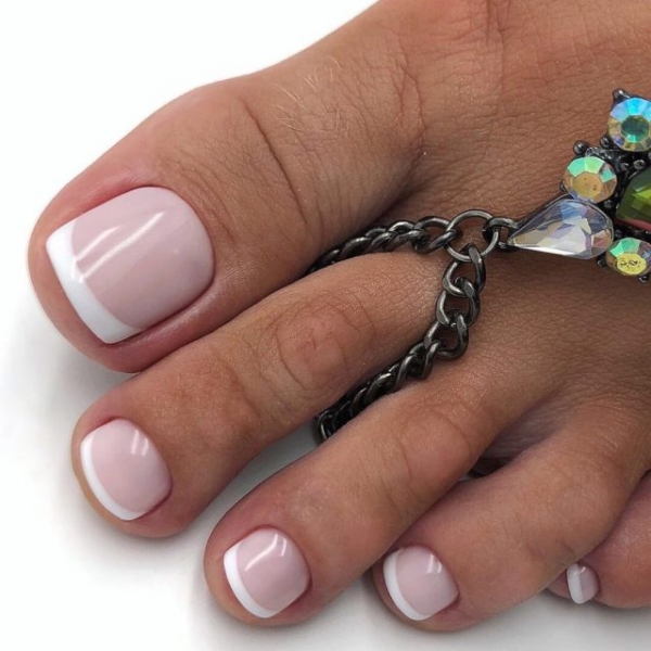 Педикюр звезд: какое покрытие делают Кайли Дженнер, Ким Кардашьян и Кэти Перри