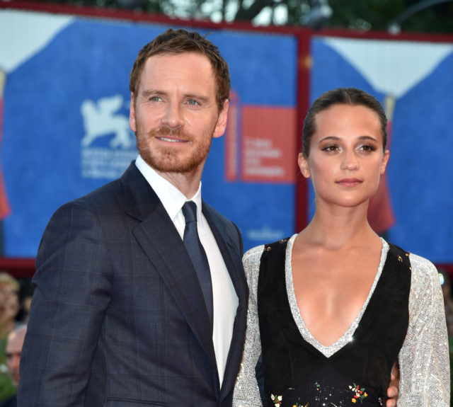 Первые фото: Майкл Фассбендер и Алисия Викандер впервые стали родителями