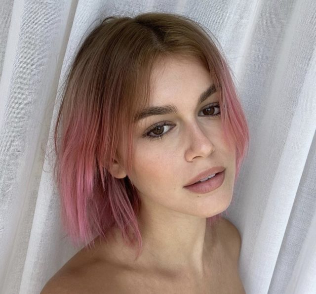 «Розовый – это панк»: у Кайи Гербер новый цвет волос