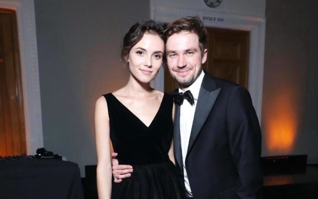 Скоро свадьба? Девушка Александра Петрова поймала букет невесты