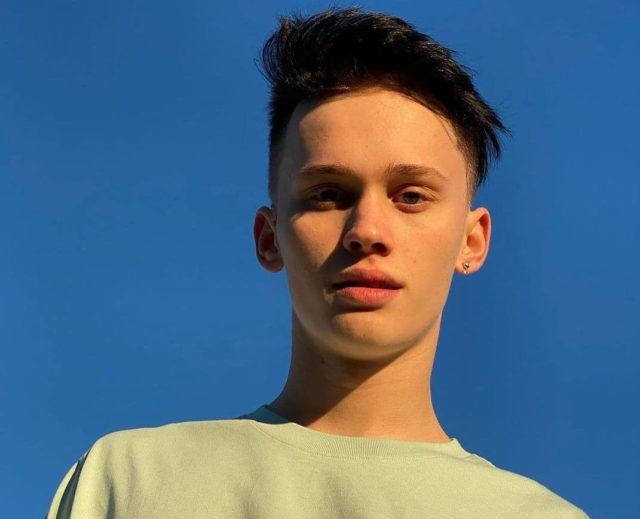 Снова дружат? Даня Милохин отправился на отдых вместе с братом